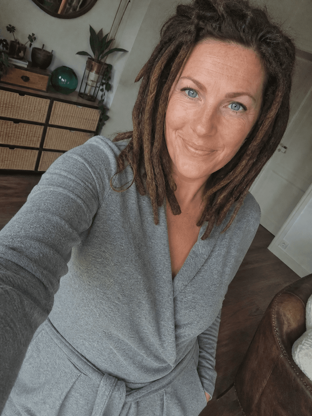 Cécile, 43