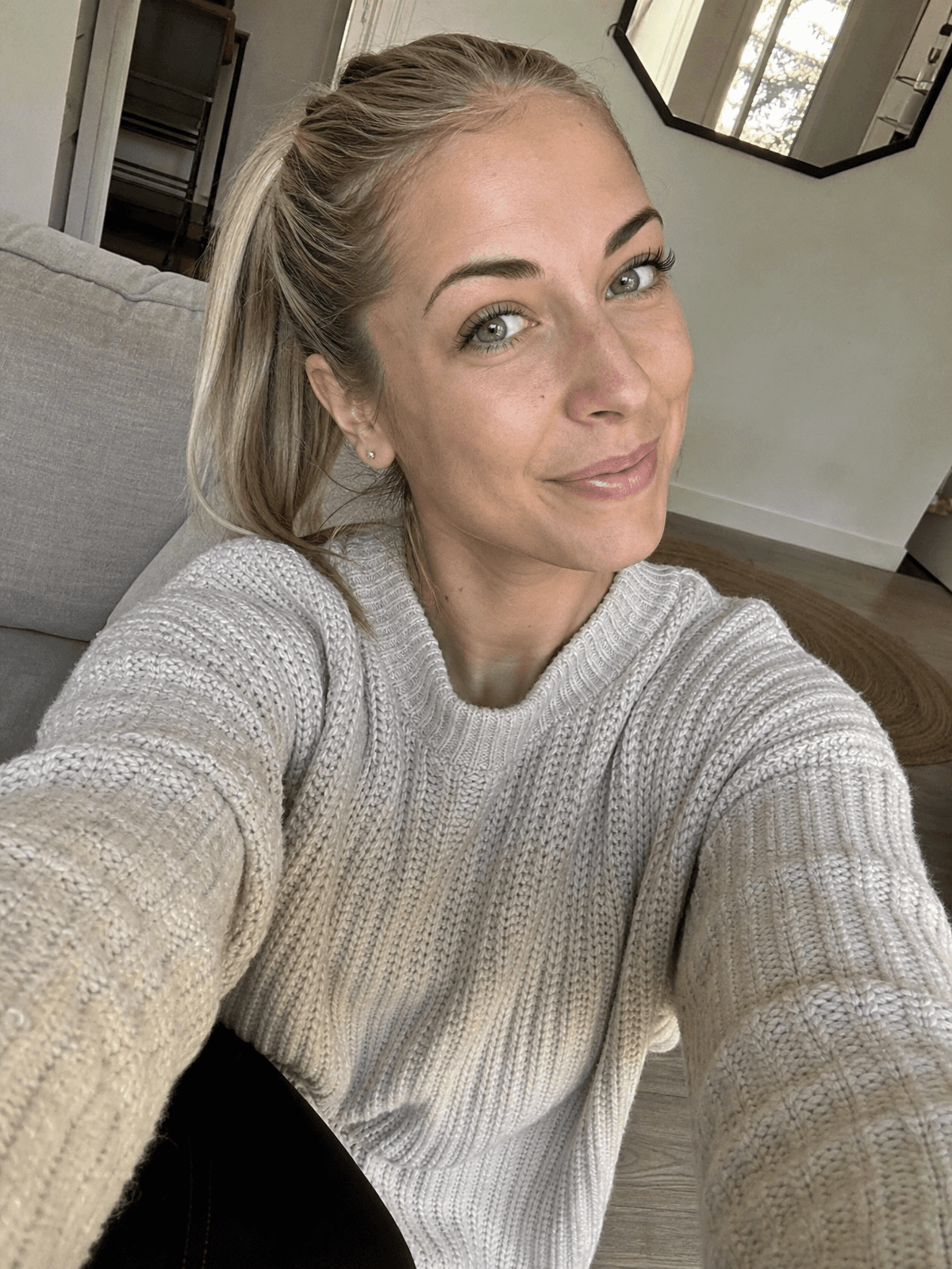 Lucía, 27