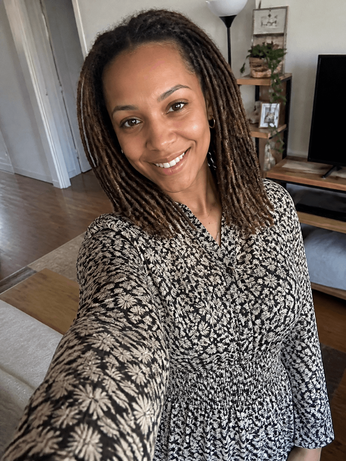 Isabel, 25