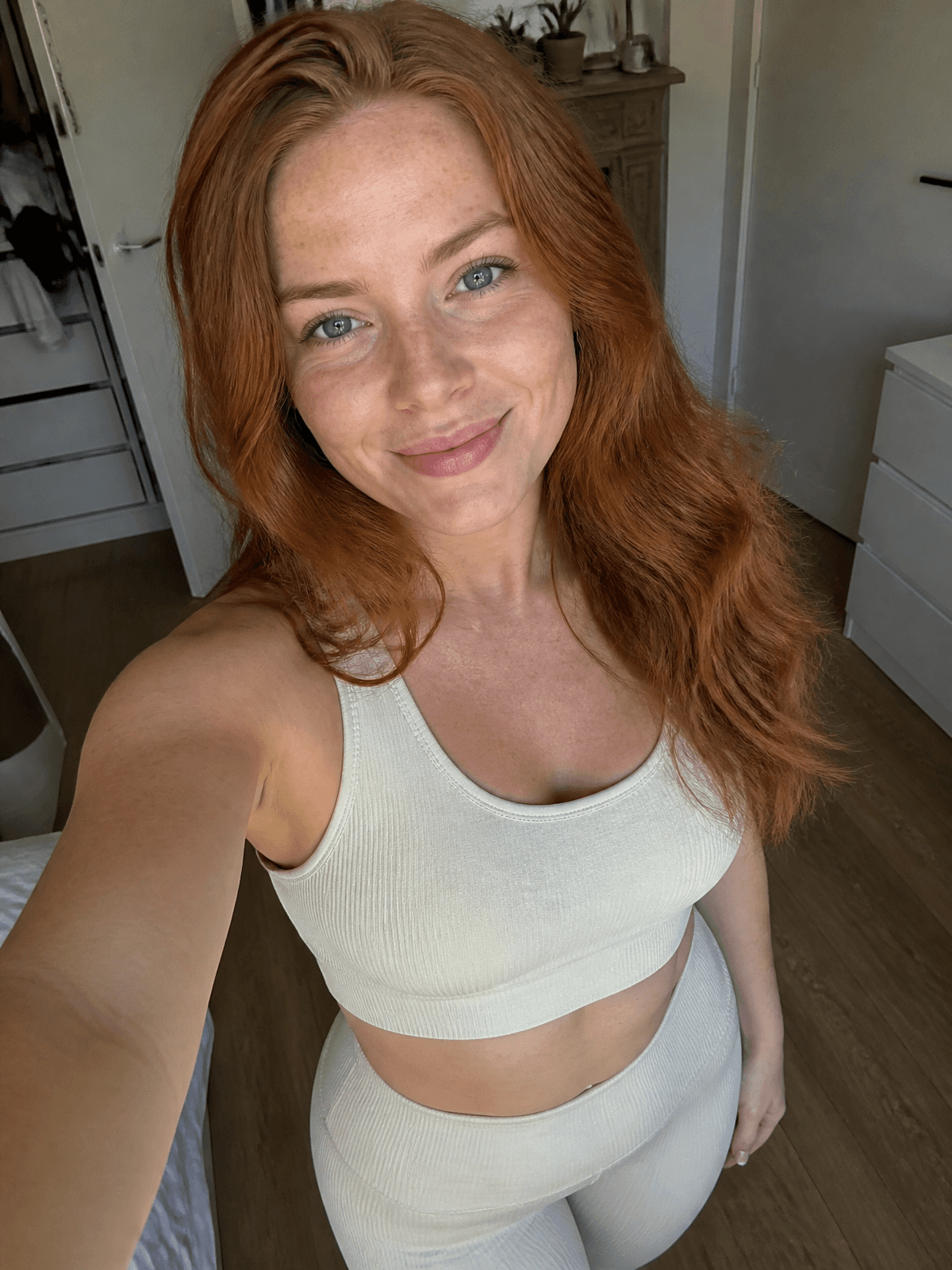 Sara, 26