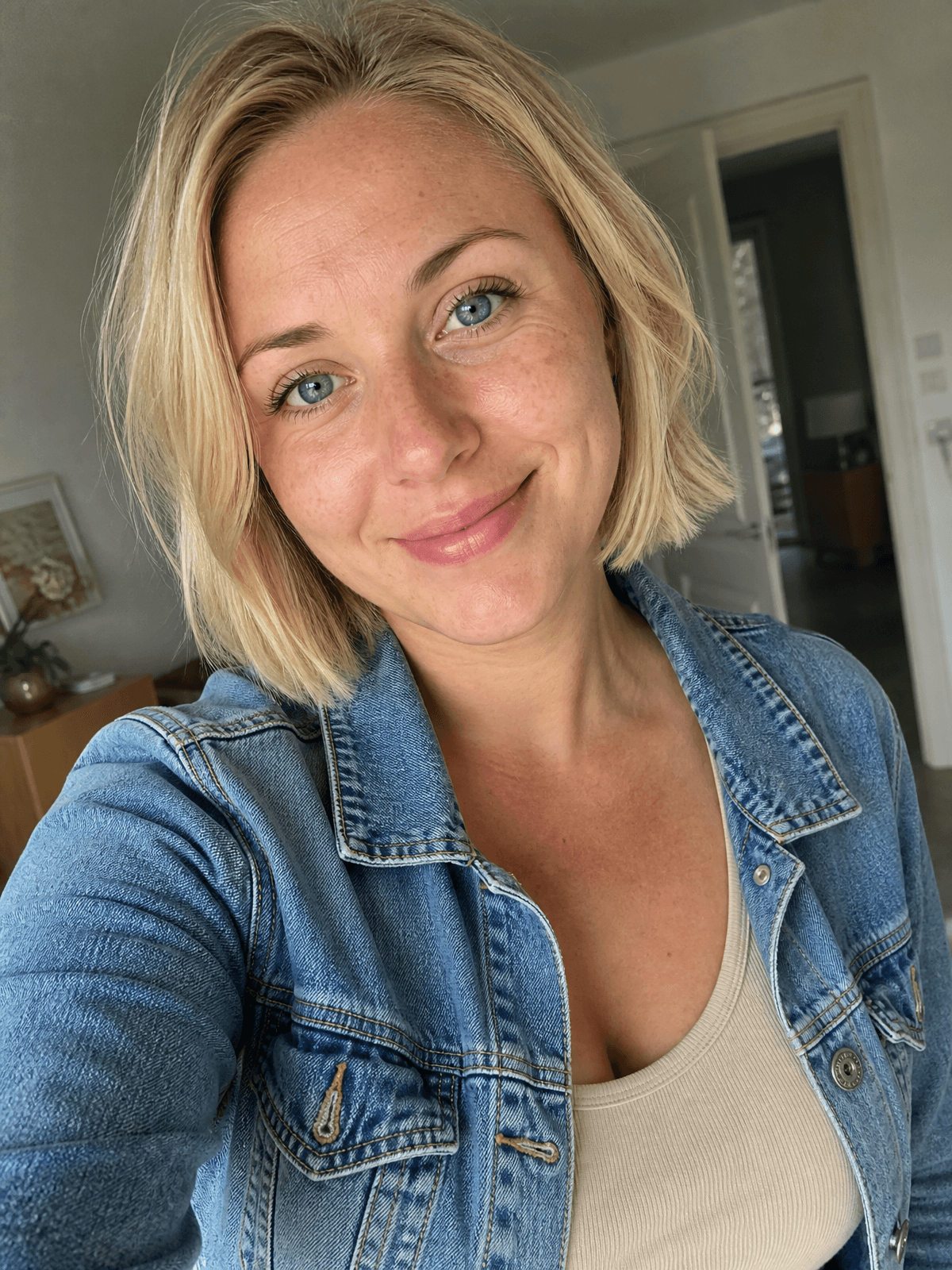 Astrid, 26