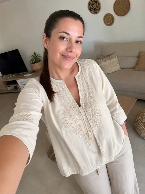 Lucia, 33